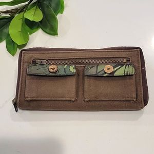 Earthy Wallet Leaf Print at Front Brown Base